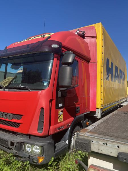 Iveco - Camión lona: foto 2 Iveco - Camión lona: foto 2