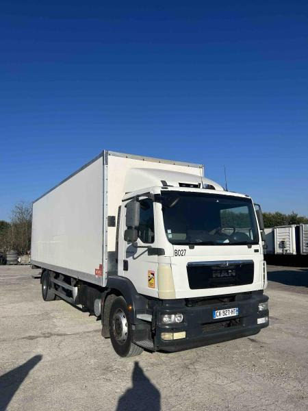 Camión caja cerrada MAN TGM 18.250: foto 1