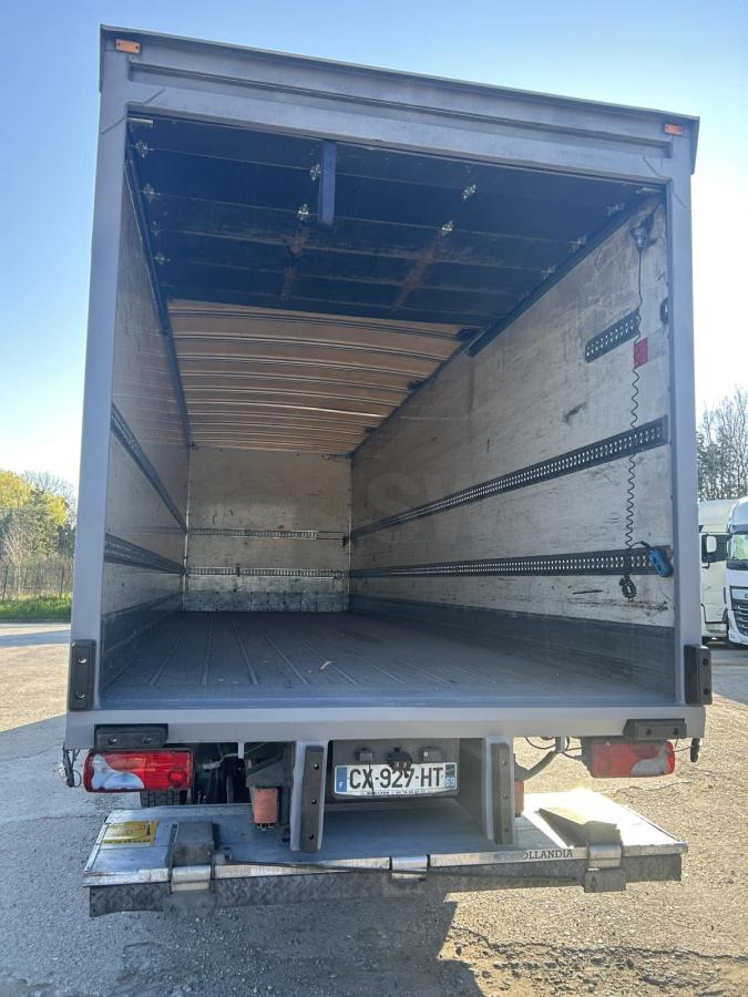 MAN TGM 18.250 - Camión caja cerrada: foto 4 MAN TGM 18.250 - Camión caja cerrada: foto 4