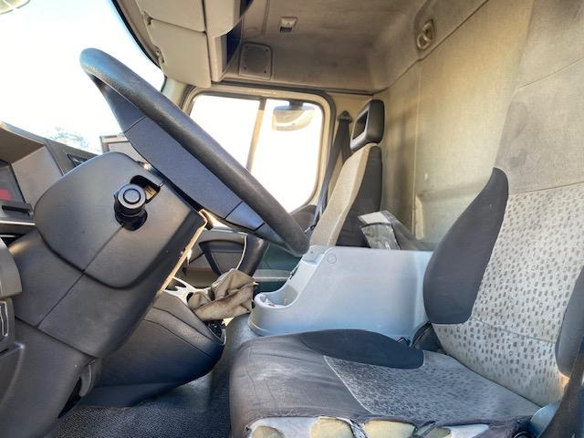 Renault Midlum 220 - Camión frigorífico: foto 5 Renault Midlum 220 - Camión frigorífico: foto 5