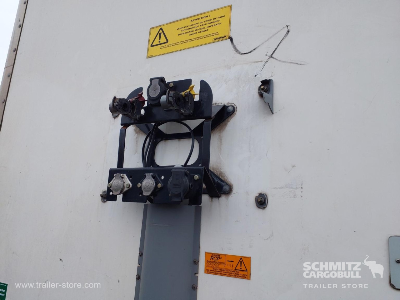 Semirremolque caja cerrada FRUEHAUF Dryfreight Standard Roller shutter door: foto 12