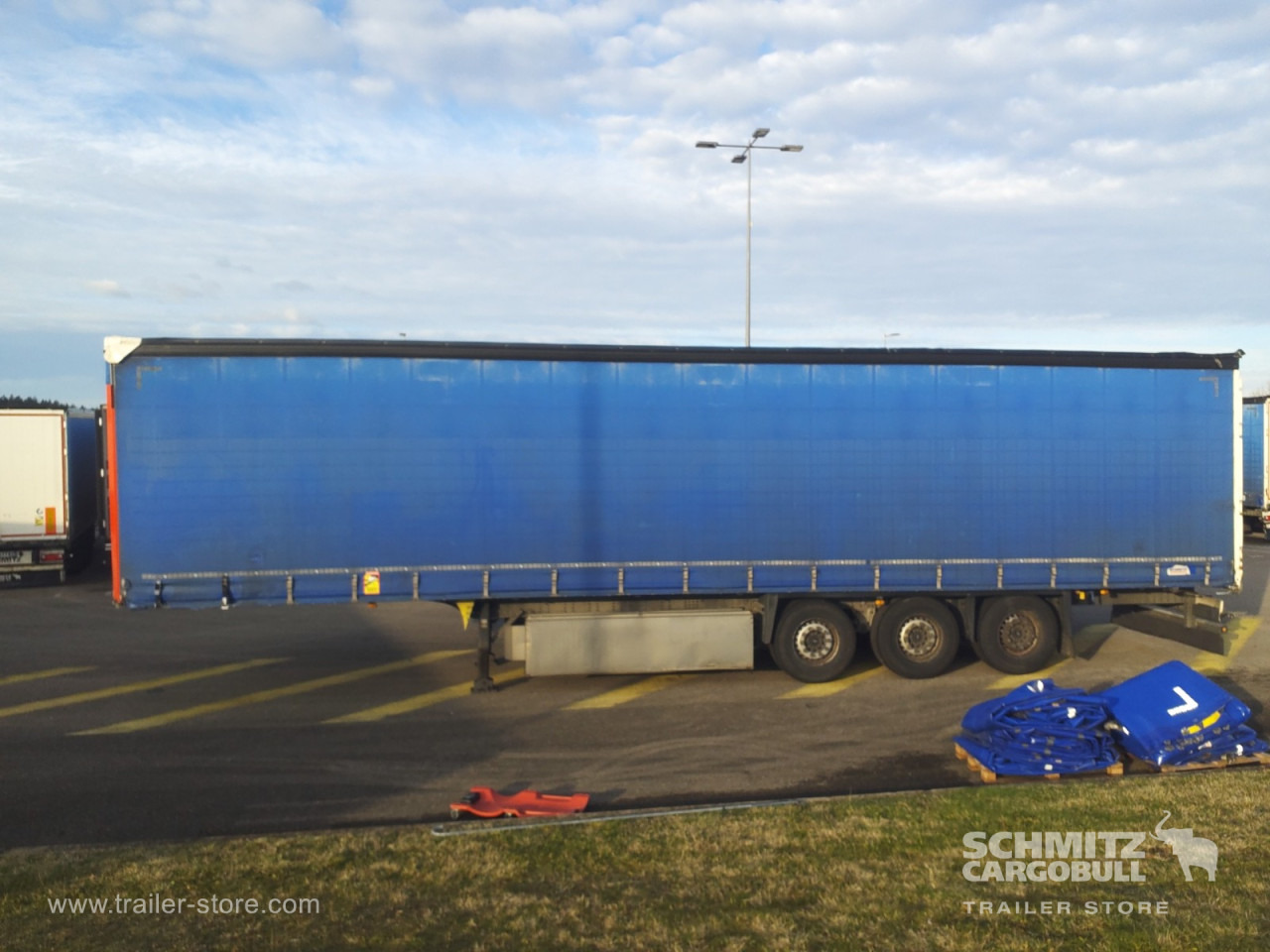 SCHMITZ Curtainsider Standard - Semirremolque lona: foto 2 SCHMITZ Curtainsider Standard - Semirremolque lona: foto 2
