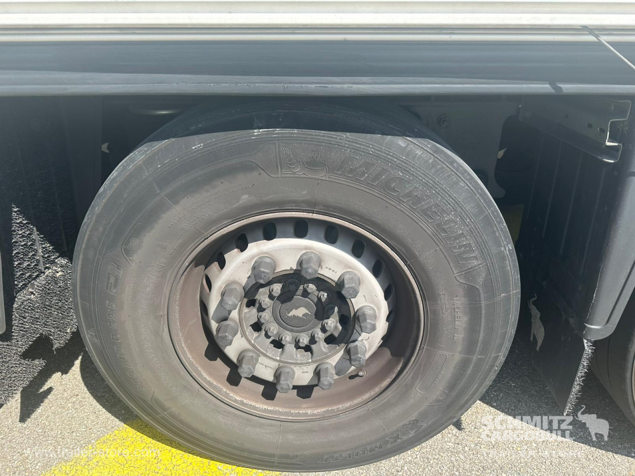 SCHMITZ Reefer Standard Taillift - Semirremolque isotérmico: foto 3 SCHMITZ Reefer Standard Taillift - Semirremolque isotérmico: foto 3