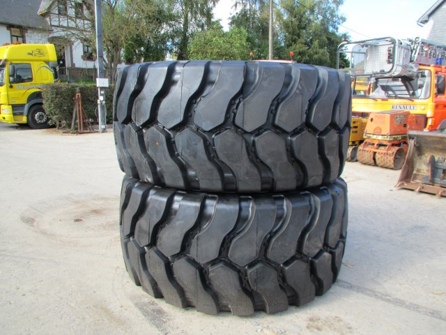 HILO 35/65R33 LCHS  - Neumático para Maquinaria de construcción: foto 1 HILO 35/65R33 LCHS  - Neumático para Maquinaria de construcción: foto 1