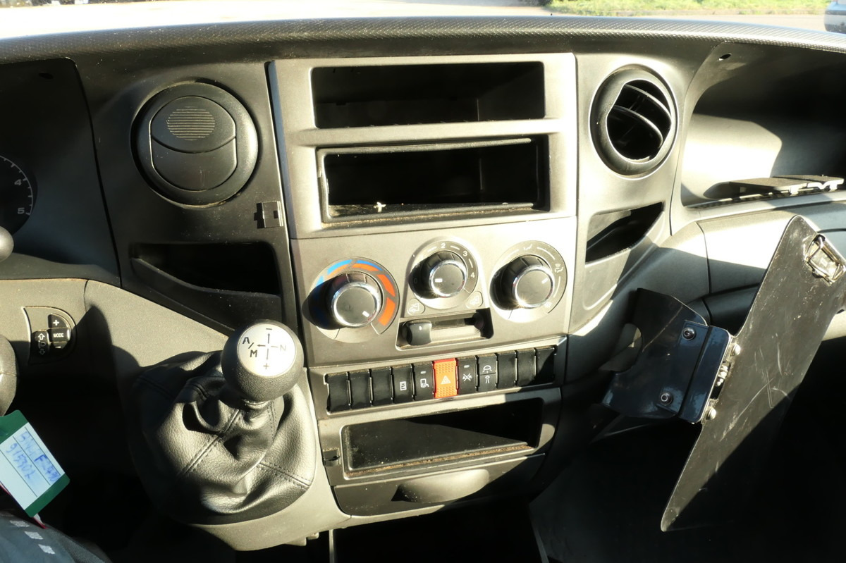 Furgoneta caja cerrada IVECO Daily 35 S11 C30C AUTOMATIK KAMERA Kurz KAMERA R: foto 7