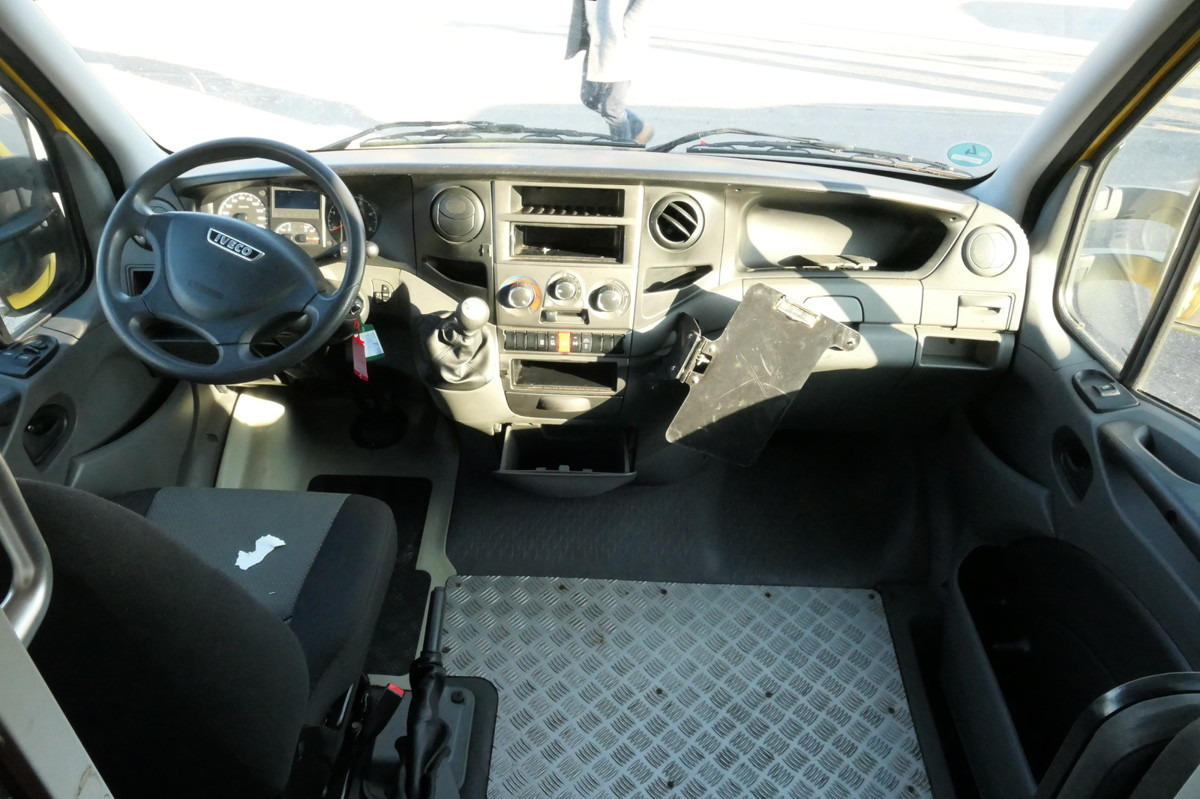 Furgoneta caja cerrada IVECO Daily 35 S11 C30C AUTOMATIK KAMERA Kurz KAMERA R: foto 6