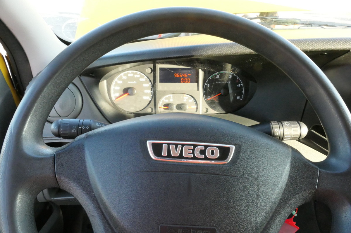 Furgoneta caja cerrada IVECO Daily 35 S11 C30C AUTOMATIK KAMERA Kurz KAMERA R: foto 9