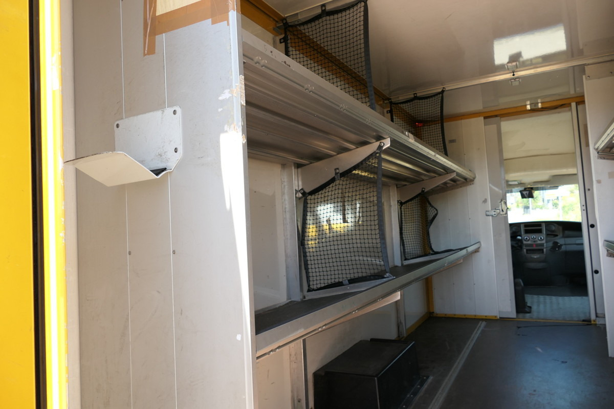 Furgoneta caja cerrada IVECO Daily 35 S11 C30C AUTOMATIK KAMERA MAXI Regale L: foto 7 Furgoneta caja cerrada IVECO Daily 35 S11 C30C AUTOMATIK KAMERA MAXI Regale L: foto 7