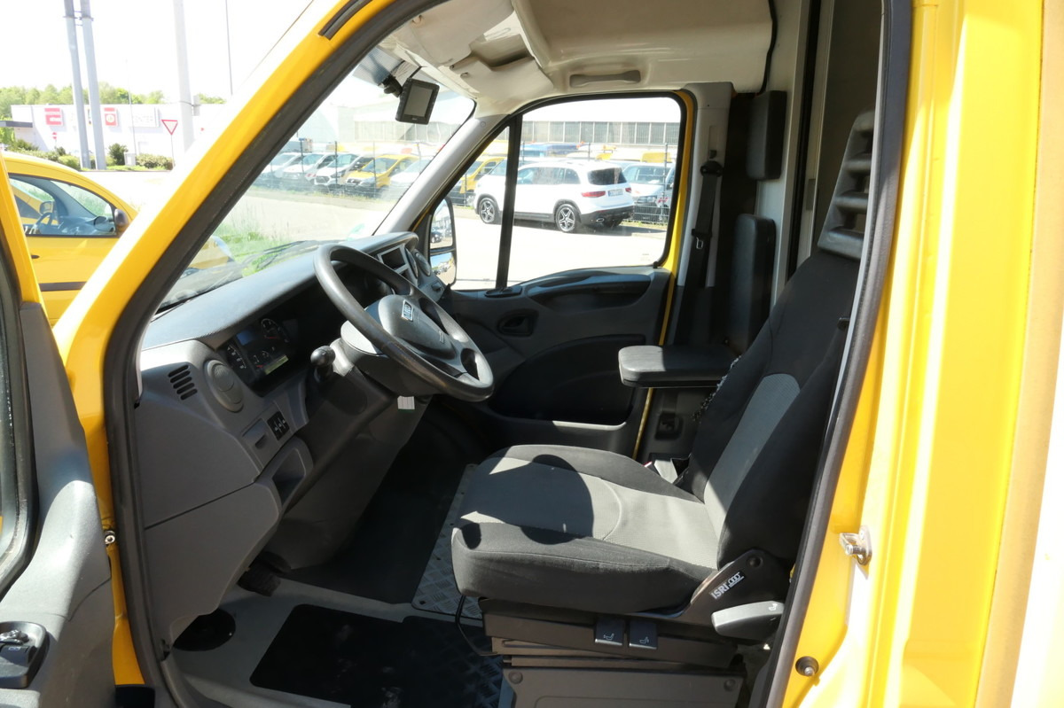 Furgoneta caja cerrada IVECO Daily 35 S11 C30C AUTOMATIK KAMERA Regale LUFT D: foto 9