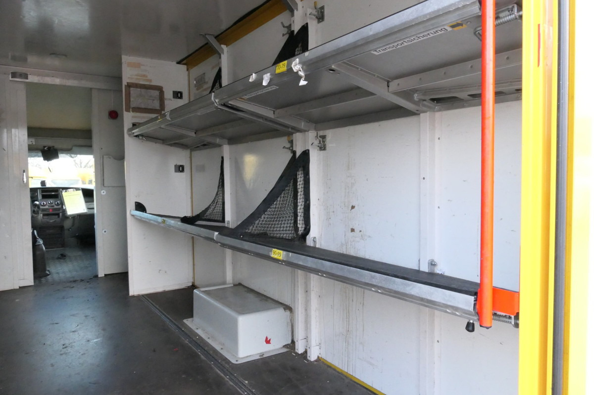 Furgoneta caja cerrada IVECO Daily 35 S11 C30C AUTOMATIK KAMERA Regale LUFT D: foto 7 Furgoneta caja cerrada IVECO Daily 35 S11 C30C AUTOMATIK KAMERA Regale LUFT D: foto 7