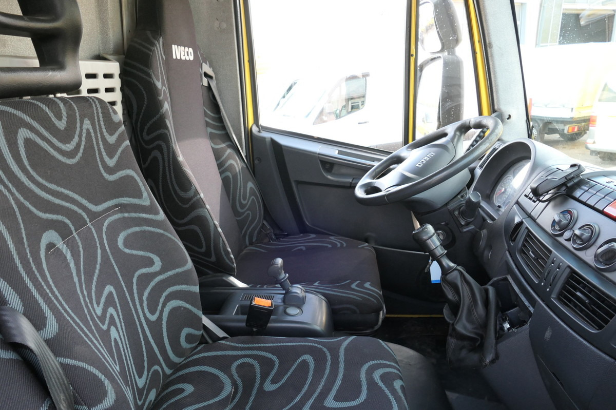 Foto del interior 1: Camión caja cerrada IVECO EuroCargo ML 120 E28/P AHK LBW Koffer 7,00x2,44x