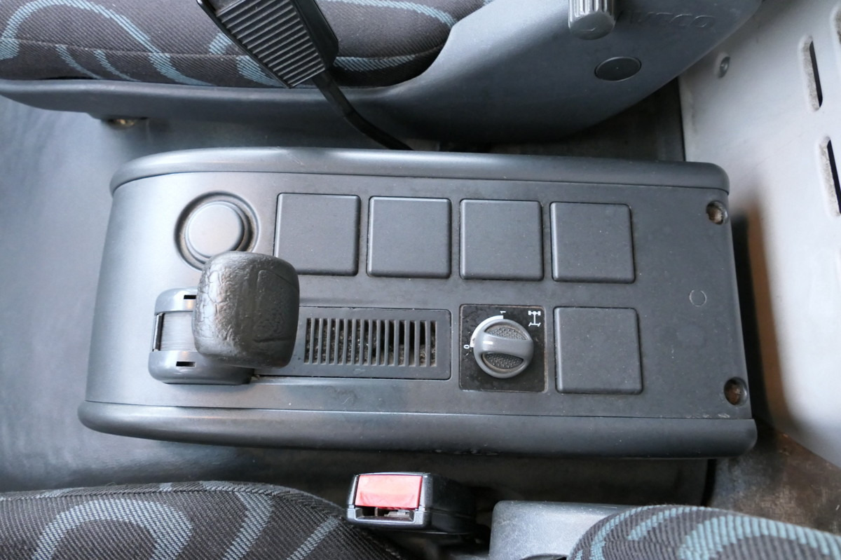 Camión caja cerrada IVECO EuroCargo ML 120 E28/P AHK LBW Koffer 7,00x2,44x: foto 12 Camión caja cerrada IVECO EuroCargo ML 120 E28/P AHK LBW Koffer 7,00x2,44x: foto 12