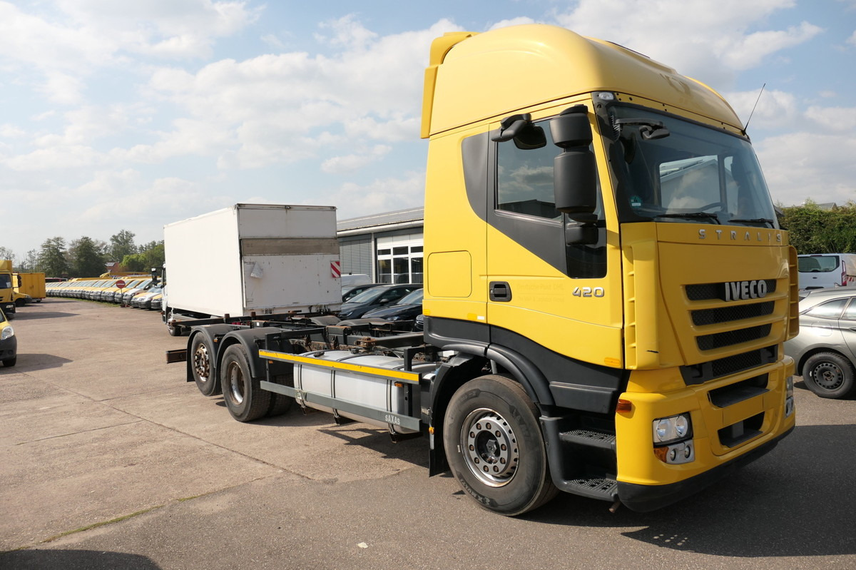 IVECO STRALIS AS 260 S42 Y/FS-CM ECO AHK Lenkachse Lif - Camión portacontenedore/ Intercambiable: foto 4 IVECO STRALIS AS 260 S42 Y/FS-CM ECO AHK Lenkachse Lif - Camión portacontenedore/ Intercambiable: foto 4