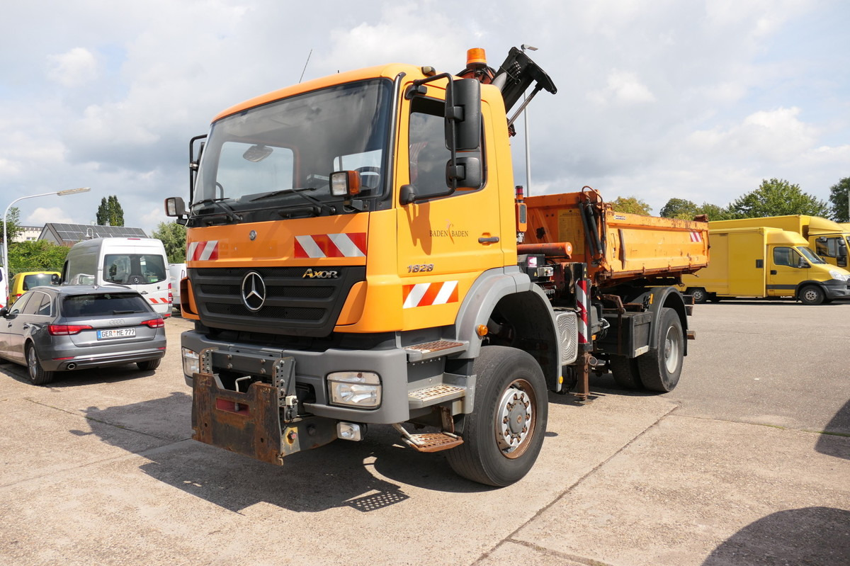 MERCEDES-BENZ 1828 AK Kran Axor-R Atlas 85.2 Kipper Winterdien - Camión volquete, Camión grúa: foto 3 MERCEDES-BENZ 1828 AK Kran Axor-R Atlas 85.2 Kipper Winterdien - Camión volquete, Camión grúa: foto 3