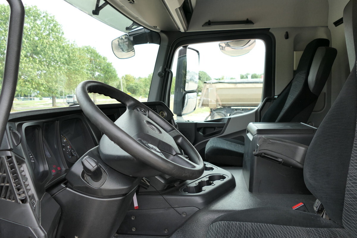 Foto del interior 1: Camión caja abierta, Camión grúa MERCEDES-BENZ Antos 2540 L KLIMA Palfinger-Kran PK15001L Lenka Foto del interior 1: Camión caja abierta, Camión grúa MERCEDES-BENZ Antos 2540 L KLIMA Palfinger-Kran PK15001L Lenka