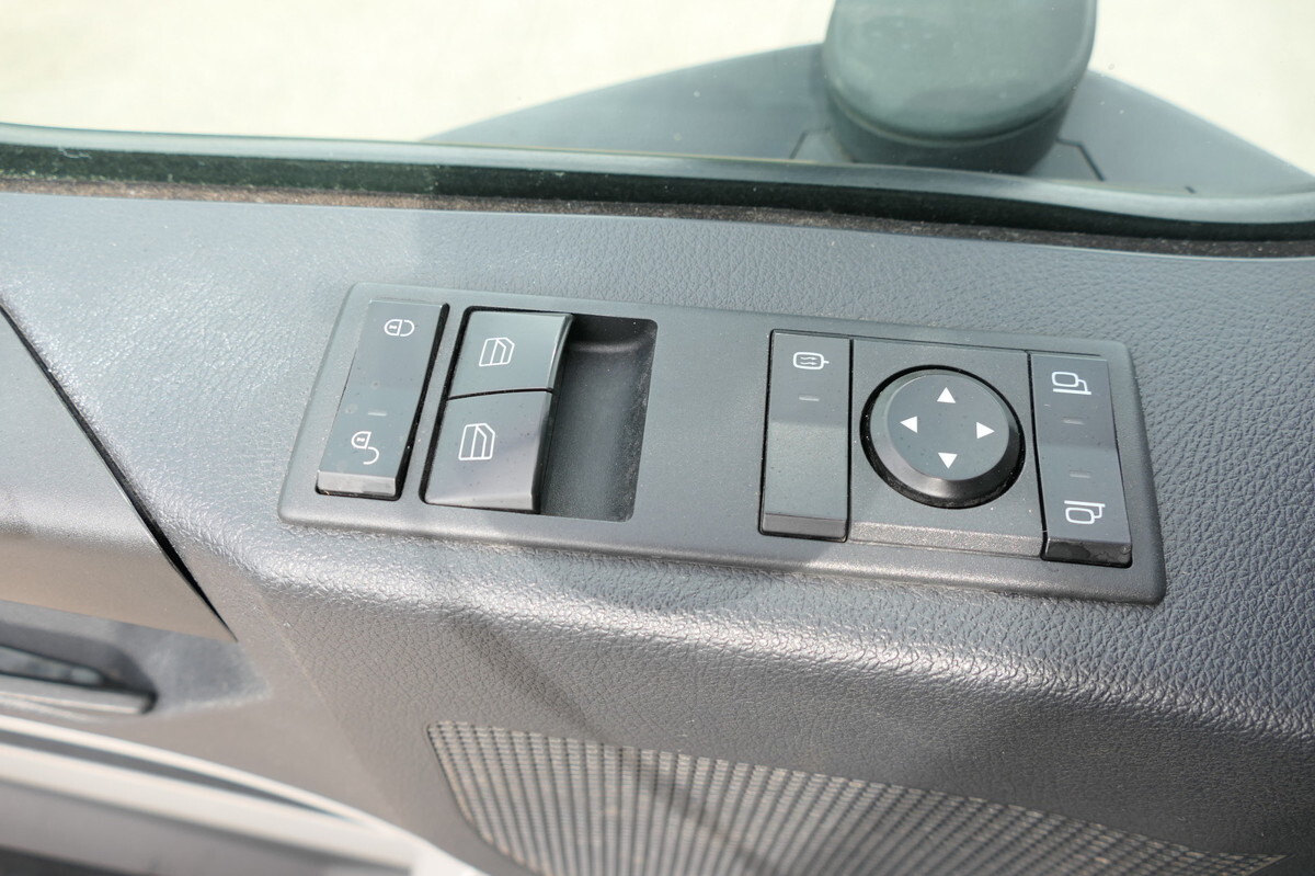 Camión caja abierta, Camión grúa MERCEDES-BENZ Antos 2540 L KLIMA Palfinger-Kran PK15001L Lenka: foto 10 Camión caja abierta, Camión grúa MERCEDES-BENZ Antos 2540 L KLIMA Palfinger-Kran PK15001L Lenka: foto 10