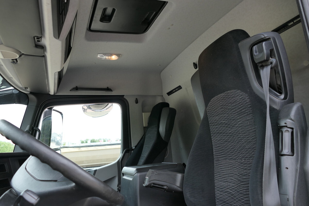 Foto del interior 2: Camión caja abierta, Camión grúa MERCEDES-BENZ Antos 2540 L KLIMA Palfinger-Kran PK15001L Lenka Foto del interior 2: Camión caja abierta, Camión grúa MERCEDES-BENZ Antos 2540 L KLIMA Palfinger-Kran PK15001L Lenka