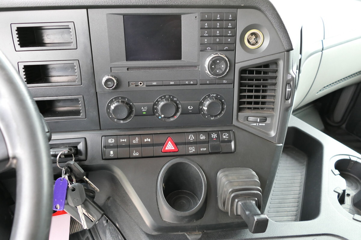 Camión caja abierta, Camión grúa MERCEDES-BENZ Antos 2540 L KLIMA Palfinger-Kran PK15001L Lenka: foto 11 Camión caja abierta, Camión grúa MERCEDES-BENZ Antos 2540 L KLIMA Palfinger-Kran PK15001L Lenka: foto 11