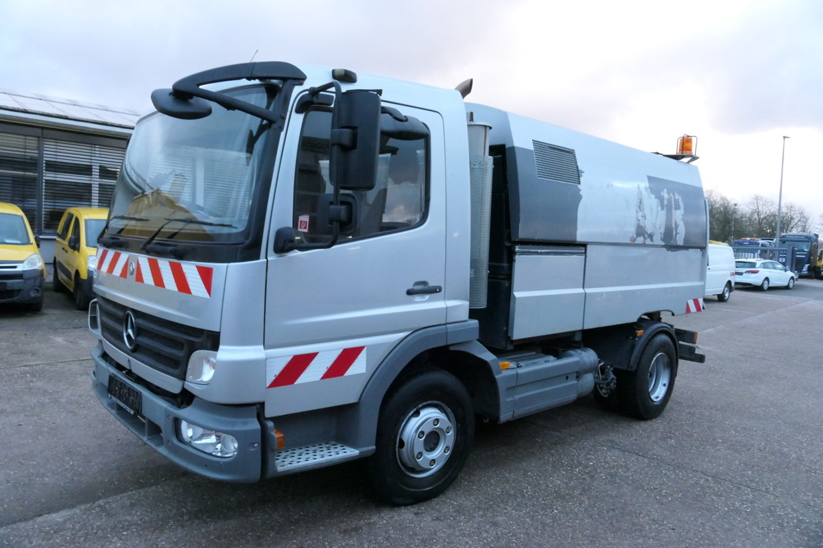MERCEDES-BENZ Atego 1018 Rechtslenker Schmidt SK 500 R Rückfah - Barredora vial: foto 1 MERCEDES-BENZ Atego 1018 Rechtslenker Schmidt SK 500 R Rückfah - Barredora vial: foto 1