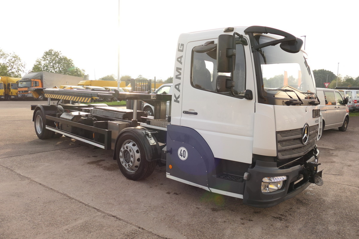 MERCEDES-BENZ Kamag Wiesel WBH 25 Wiesel Umsetzfahrzeug Sattel - Camión portacontenedore/ Intercambiable: foto 1 MERCEDES-BENZ Kamag Wiesel WBH 25 Wiesel Umsetzfahrzeug Sattel - Camión portacontenedore/ Intercambiable: foto 1
