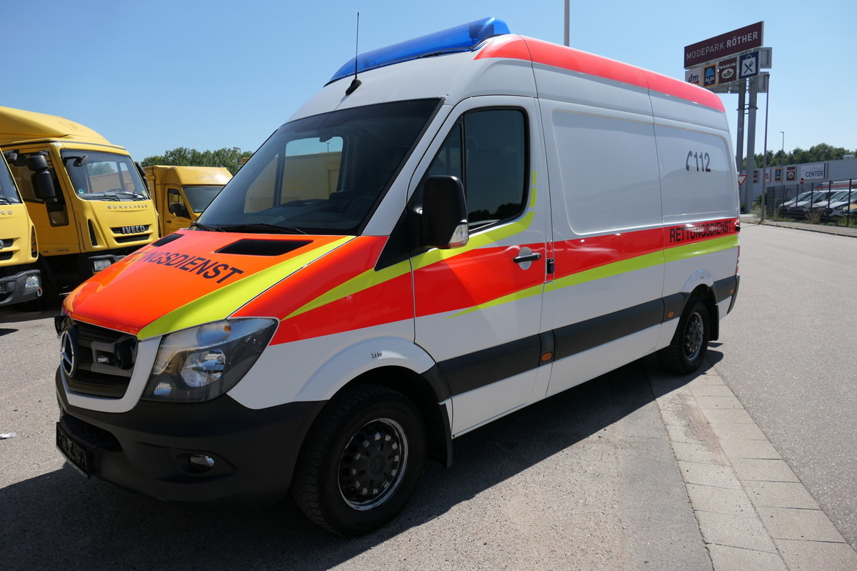 MERCEDES-BENZ Sprinter 316 CDI Klima Rettungswagen - Ambulancia: foto 2 MERCEDES-BENZ Sprinter 316 CDI Klima Rettungswagen - Ambulancia: foto 2