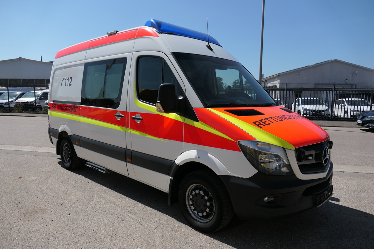 MERCEDES-BENZ Sprinter 316 CDI Klima Rettungswagen - Ambulancia: foto 1 MERCEDES-BENZ Sprinter 316 CDI Klima Rettungswagen - Ambulancia: foto 1
