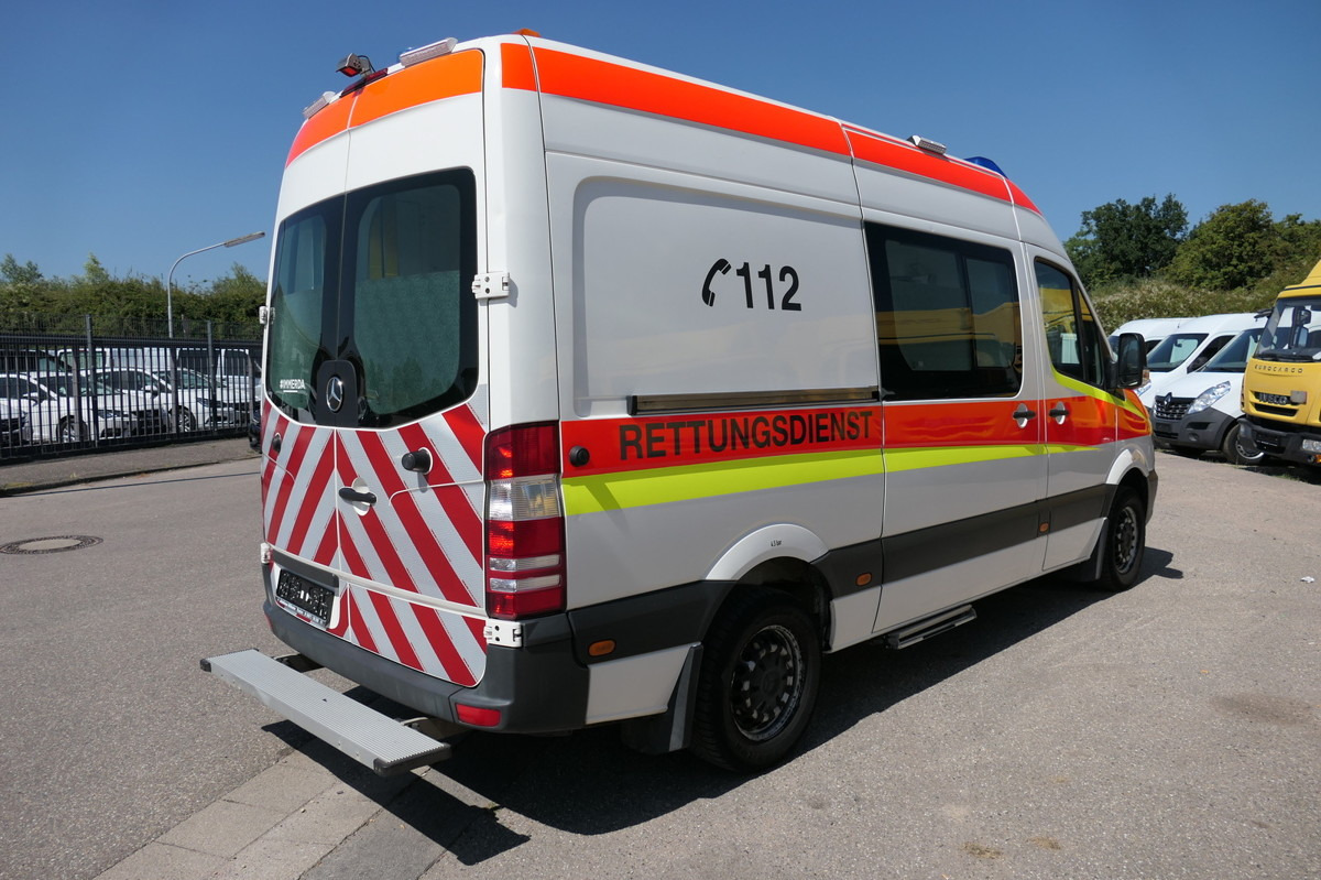 MERCEDES-BENZ Sprinter 316 CDI Klima Rettungswagen - Ambulancia: foto 3 MERCEDES-BENZ Sprinter 316 CDI Klima Rettungswagen - Ambulancia: foto 3