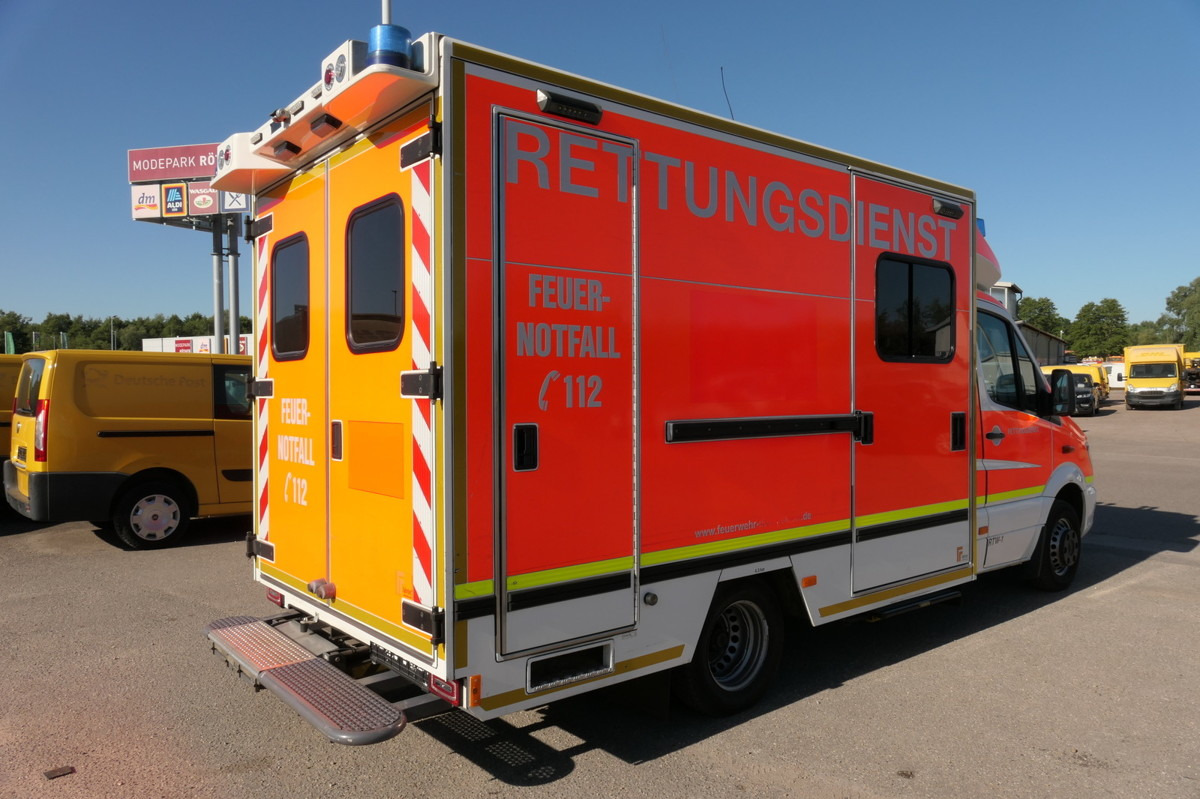 MERCEDES-BENZ Sprinter 519 CDI Klima Krankenwagen - Ambulancia: foto 3 MERCEDES-BENZ Sprinter 519 CDI Klima Krankenwagen - Ambulancia: foto 3