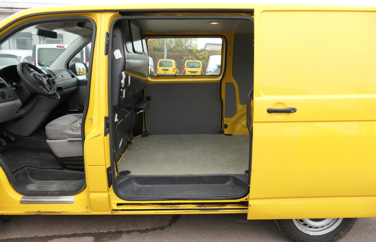 Foto del interior 1: Furgoneta pequeña VW T5 Transporter 2.0 TDI EURO-5 CoC PARKTRONIK