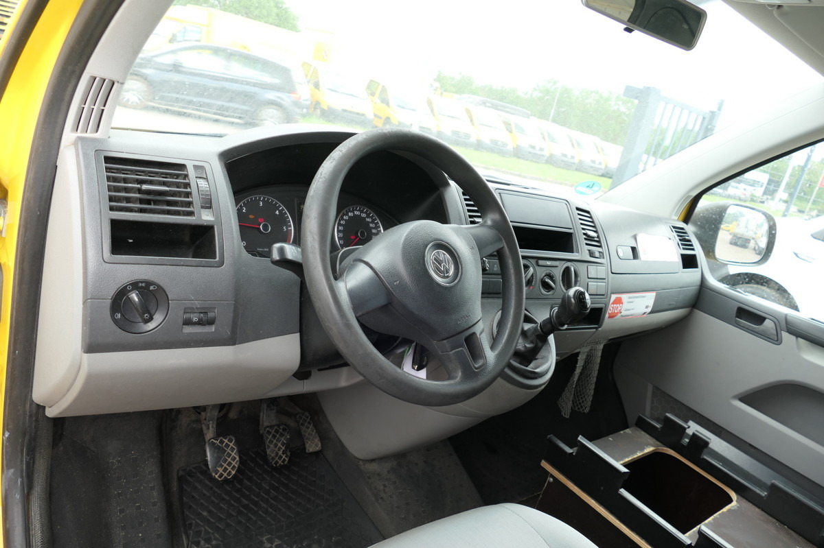 Foto del interior 1: Furgoneta pequeña VW T5 Transporter 2.0 TDI PARKTRONIK EURO-5 2xSCHIE
