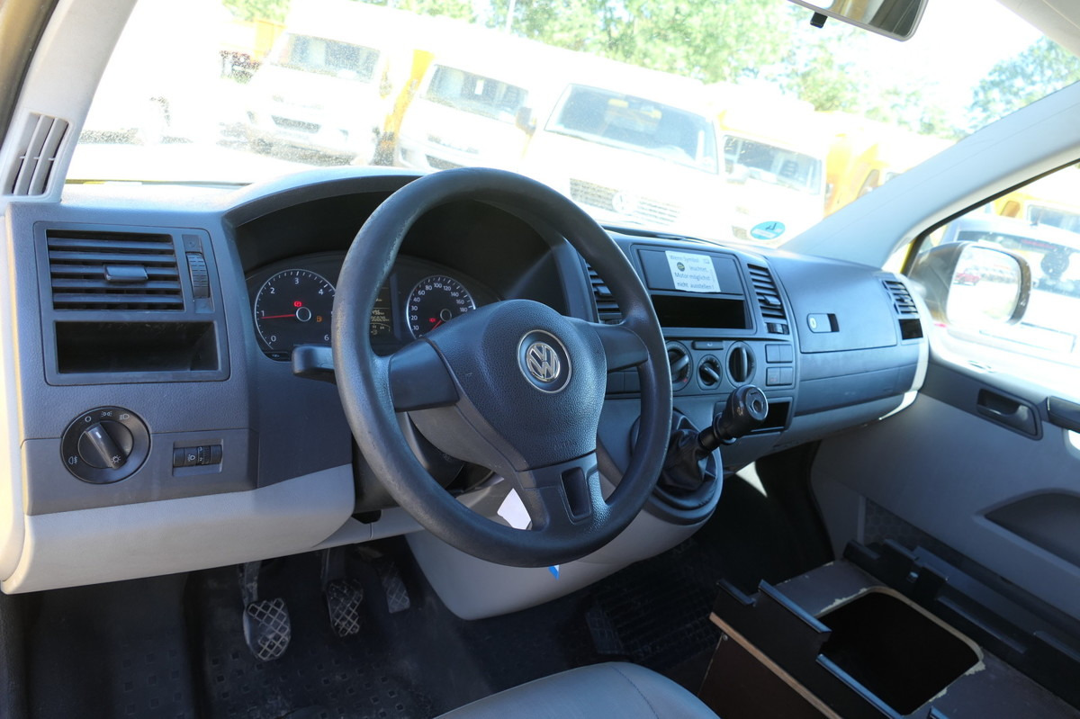 Foto del interior 1: Furgoneta pequeña VW T5 Transporter 2.0 TDI PARKTRONIK EURO-5 2xSCHIE