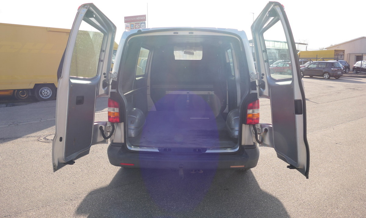 VW T5 Transporter 2.5 TDI 2-Sitzer 4Motion AHK KLIM - Furgoneta pequeña: foto 5 VW T5 Transporter 2.5 TDI 2-Sitzer 4Motion AHK KLIM - Furgoneta pequeña: foto 5