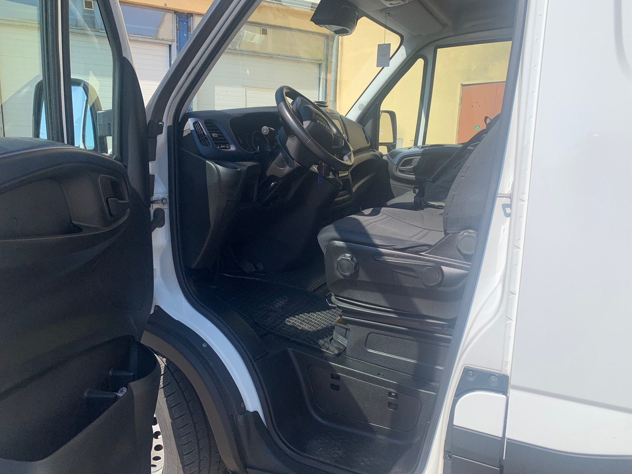 IVECO DAILY - Furgón: foto 4 IVECO DAILY - Furgón: foto 4