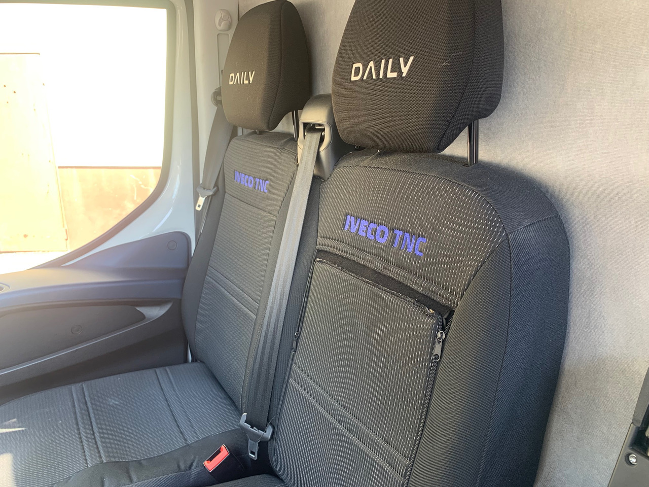 IVECO DAILY - Furgón: foto 5 IVECO DAILY - Furgón: foto 5