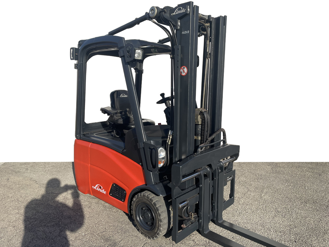 LINDE E 16 C-01 (batt. 2017) - Carretilla elevadora eléctrica: foto 1 LINDE E 16 C-01 (batt. 2017) - Carretilla elevadora eléctrica: foto 1