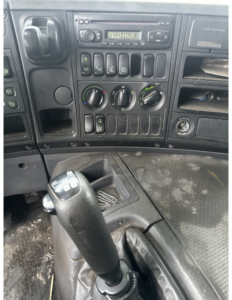 Cabeza tractora Scania P340: foto 6