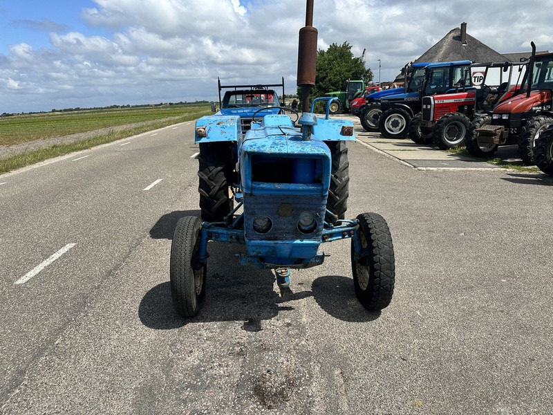 Ford 2000 - Tractor: foto 2 Ford 2000 - Tractor: foto 2