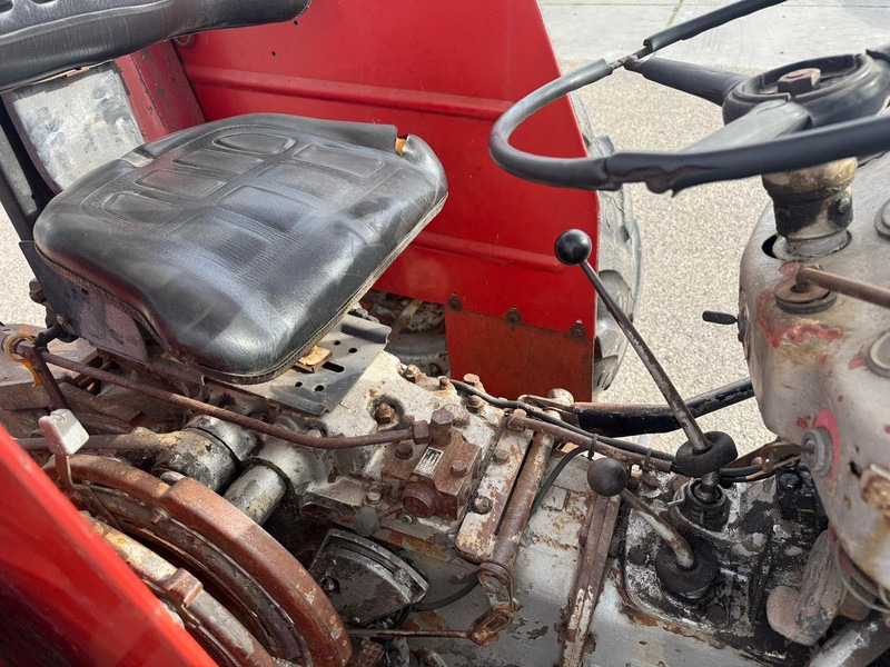 Massey Ferguson 135 - Tractor: foto 5 Massey Ferguson 135 - Tractor: foto 5