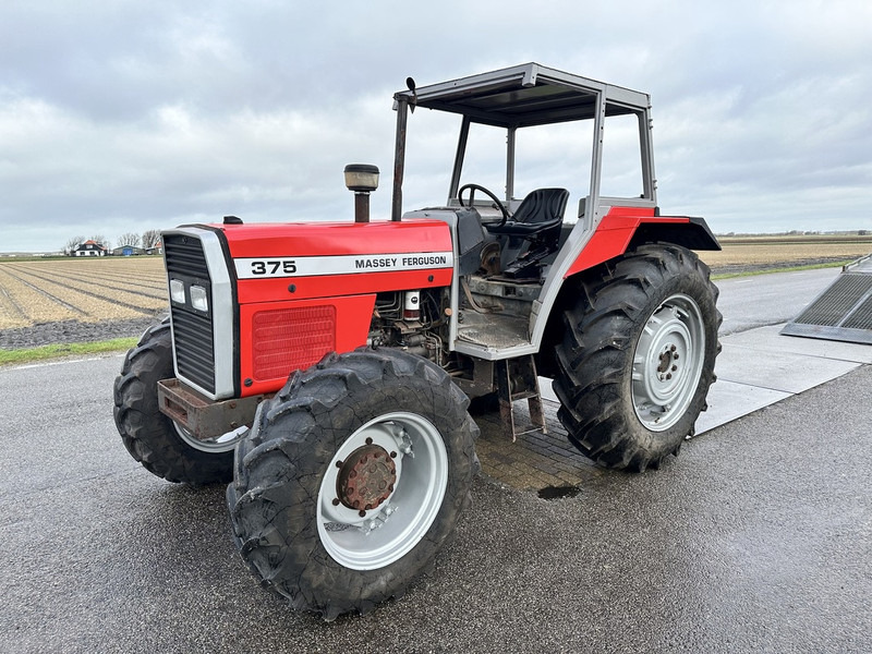 Massey Ferguson 375 - Tractor: foto 1 Massey Ferguson 375 - Tractor: foto 1