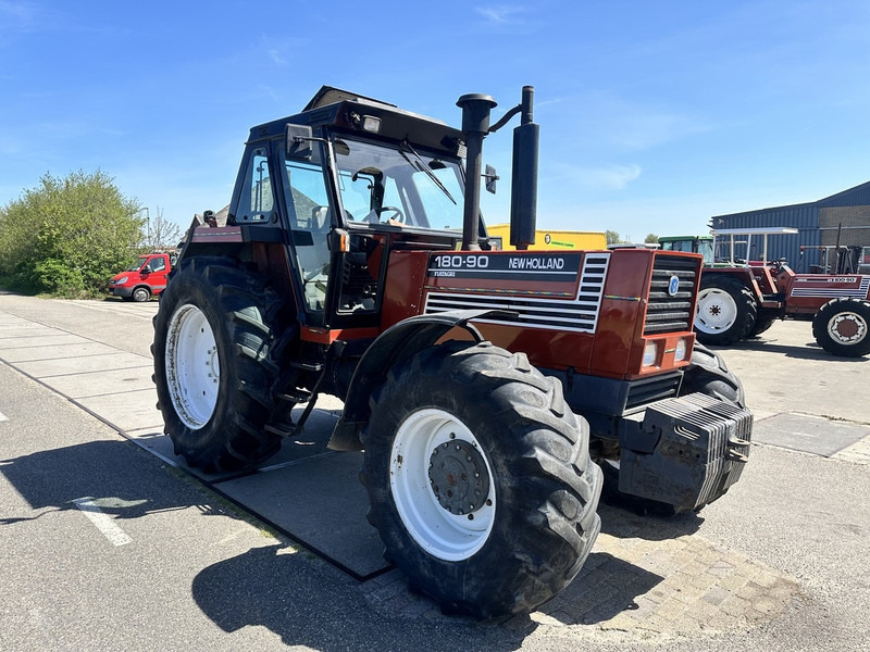 New Holland 180-90 DT - Tractor: foto 4 New Holland 180-90 DT - Tractor: foto 4
