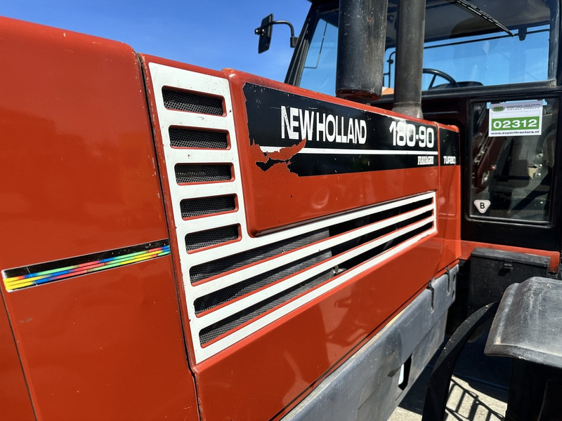 New Holland 180-90 DT - Tractor: foto 2 New Holland 180-90 DT - Tractor: foto 2