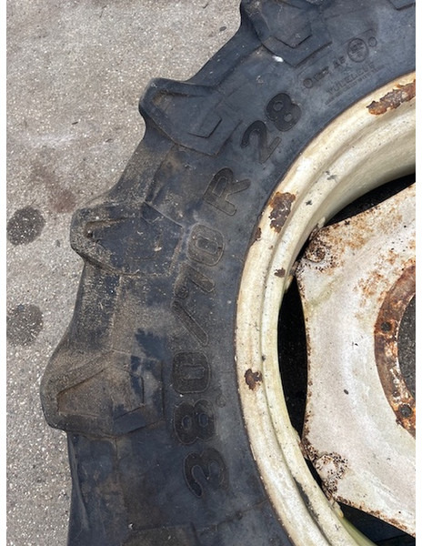 Pirelli 380\70 R28 TM700 - Llanta: foto 2 Pirelli 380\70 R28 TM700 - Llanta: foto 2