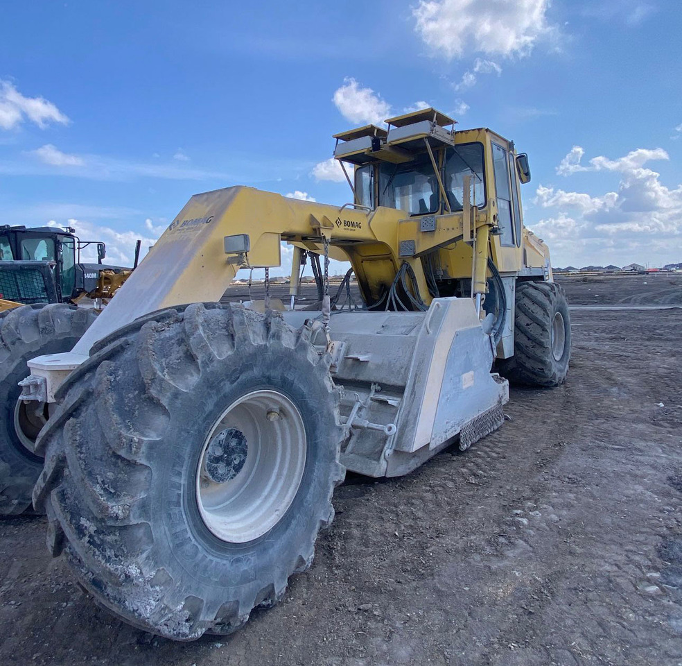 Bomag MPH 122-2 - Estabilizador de suelos: foto 1 Bomag MPH 122-2 - Estabilizador de suelos: foto 1