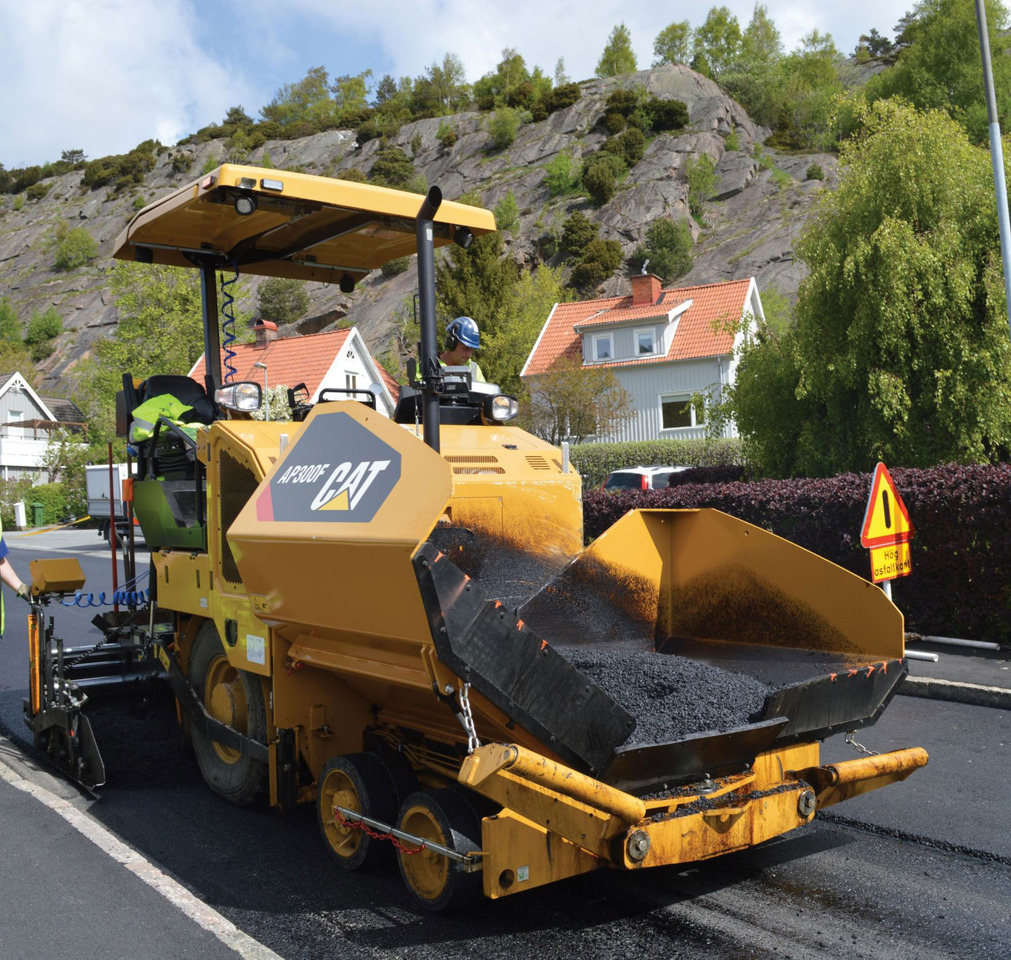 Caterpillar AP300F - Pavimentadora de asfalto: foto 1 Caterpillar AP300F - Pavimentadora de asfalto: foto 1