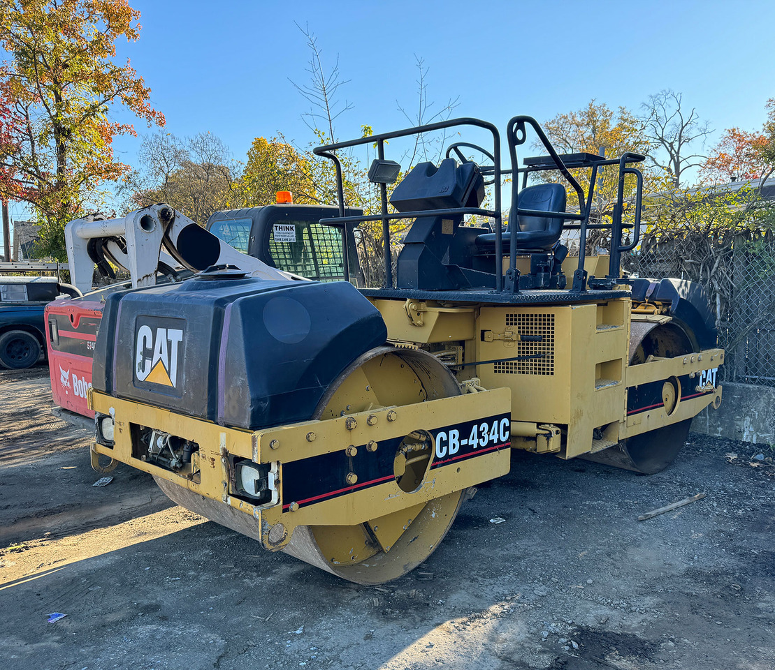 Caterpillar CB-434C - Apisonadora de asfalto: foto 1 Caterpillar CB-434C - Apisonadora de asfalto: foto 1