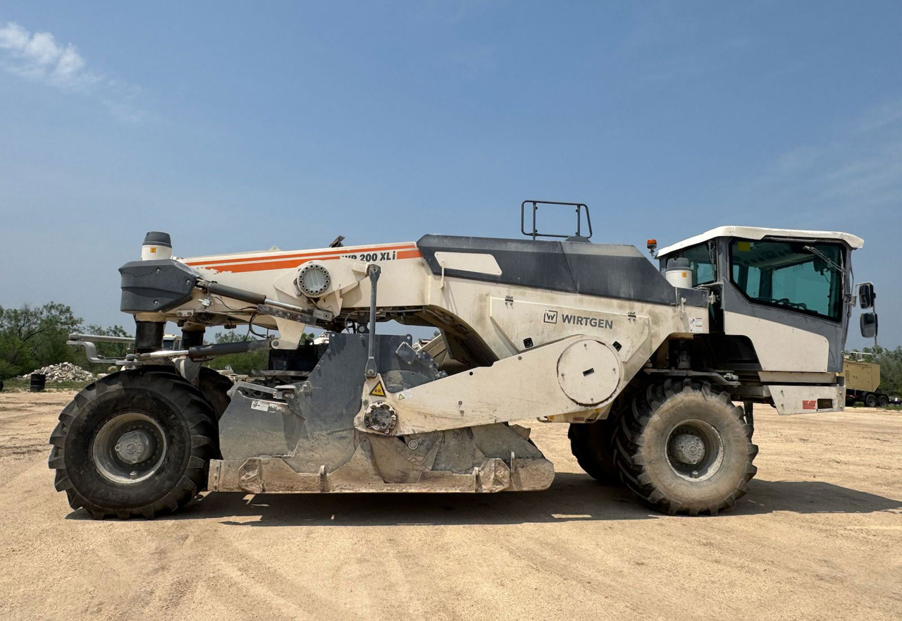 Wirtgen WR 200 XLI - Estabilizador de suelos: foto 1 Wirtgen WR 200 XLI - Estabilizador de suelos: foto 1