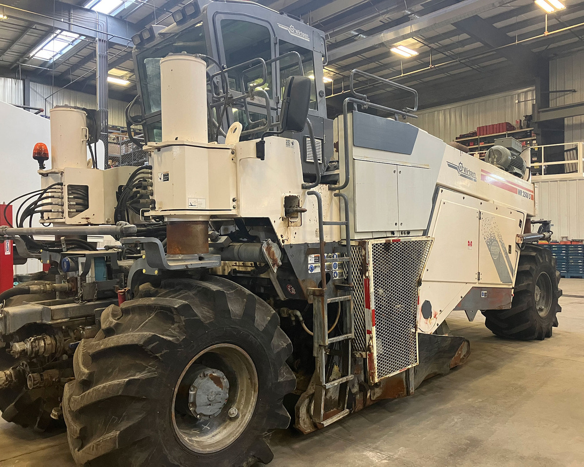 Wirtgen WR 2500 S - Estabilizador de suelos: foto 2 Wirtgen WR 2500 S - Estabilizador de suelos: foto 2