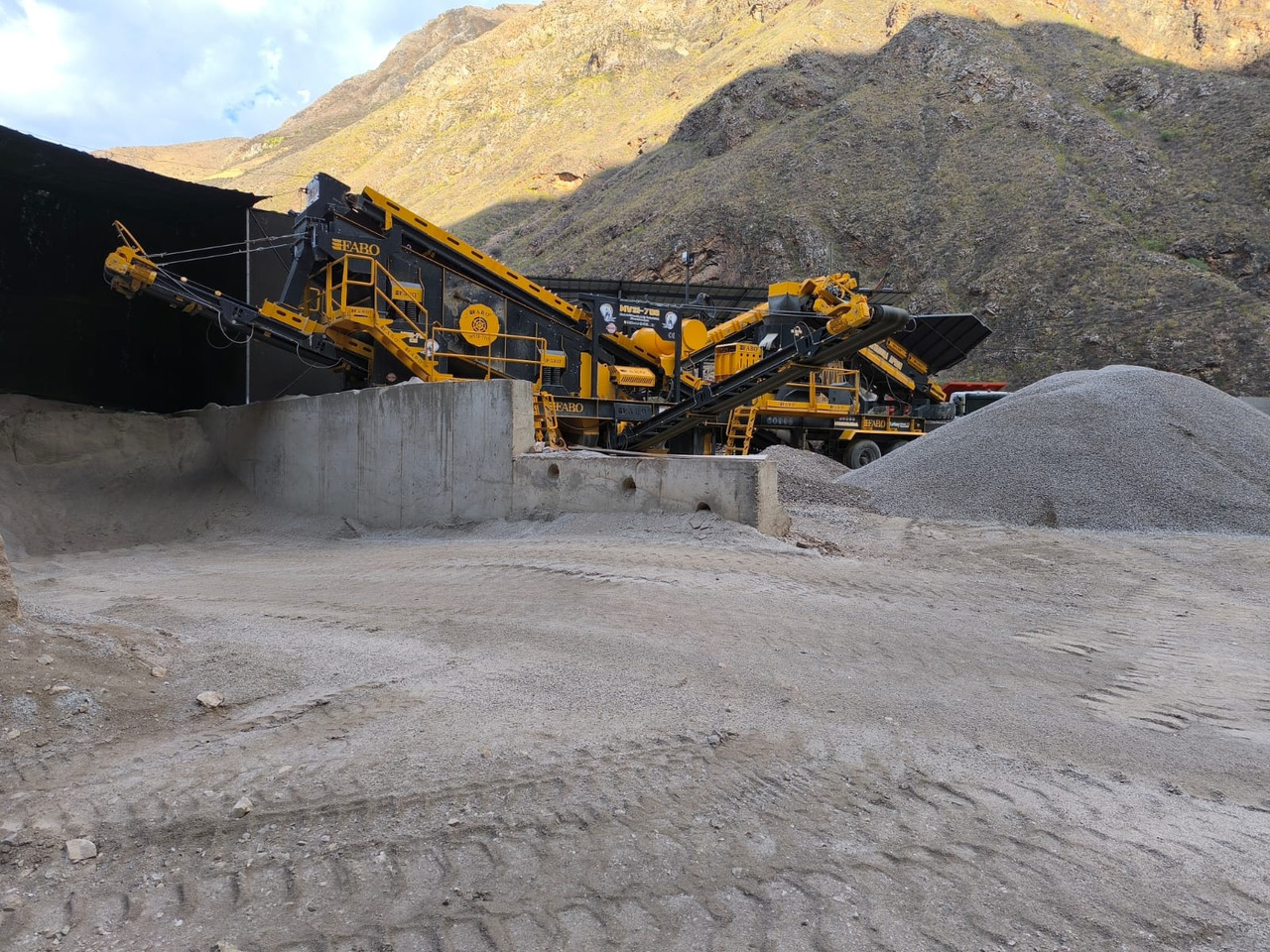 FABO MOBILE CRUSHING PLANT - Maquinaria para minería: foto 1 FABO MOBILE CRUSHING PLANT - Maquinaria para minería: foto 1