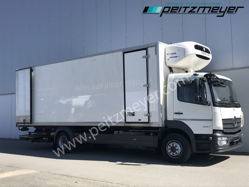 MERCEDES-BENZ Atego 1530 L Tiefkühlkoffer m. LBW, Thermoking T 1200 faltb. LBW 1,5 t., Seitentür, Trennwand - Camión frigorífico: foto 2 MERCEDES-BENZ Atego 1530 L Tiefkühlkoffer m. LBW, Thermoking T 1200 faltb. LBW 1,5 t., Seitentür, Trennwand - Camión frigorífico: foto 2