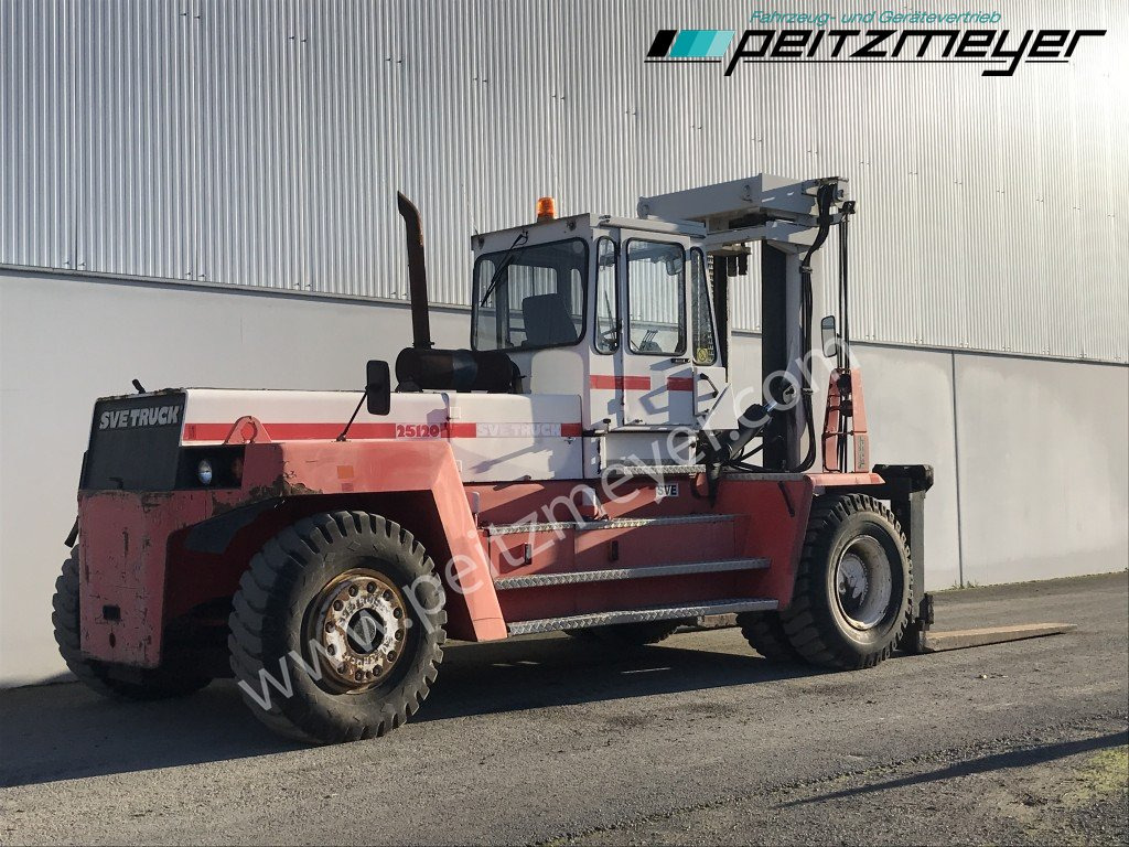 Svetruck Gabelstapler 25120-45 drehbarer Fahrersitz - Carretilla elevadora diésel: foto 3 Svetruck Gabelstapler 25120-45 drehbarer Fahrersitz - Carretilla elevadora diésel: foto 3